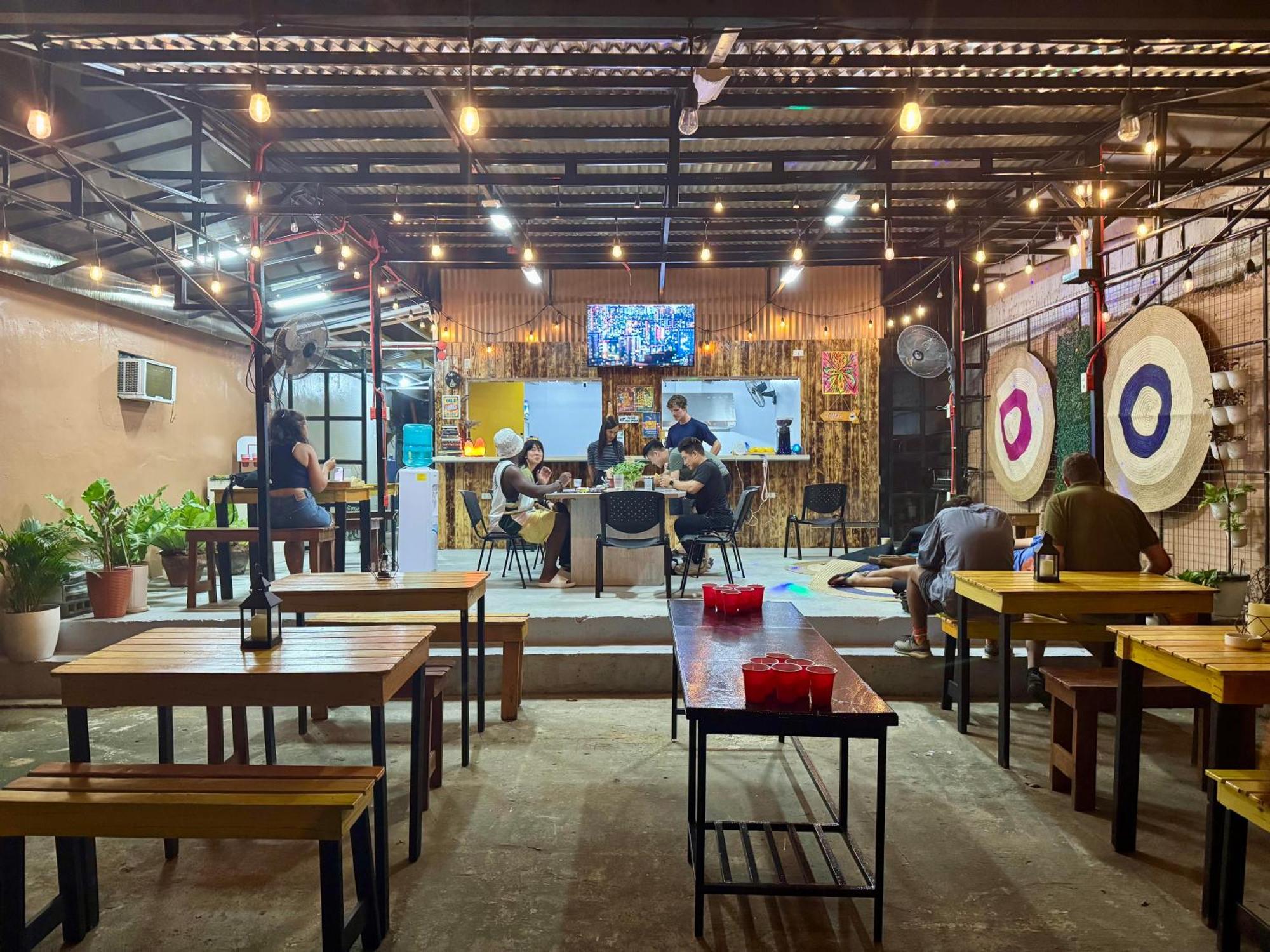 Cheese Hostel Manila Makati City Exterior foto